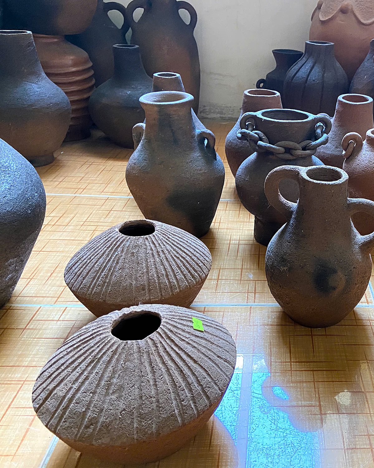 Ảnh 2/2: chụp chung nhiều món gốm đất nung, chưa phải ảnh riêng của món này
